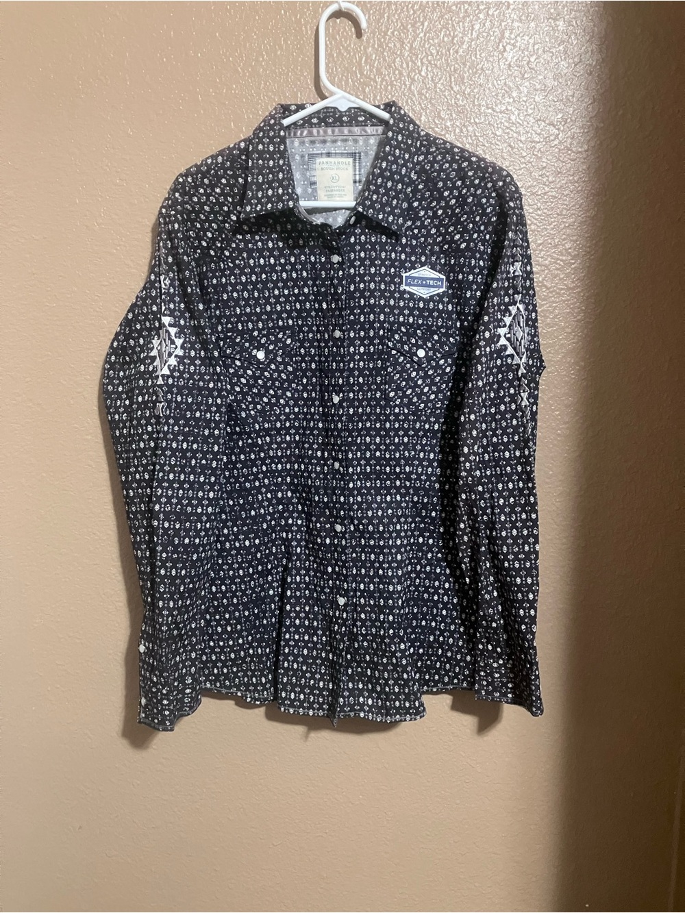 Ariat Black Long-Sleeve Button-Down Shirt with White Geo Print